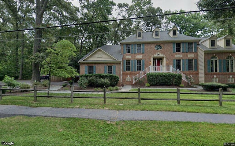 $1.2 million, detached house at 505 Lakeland Road