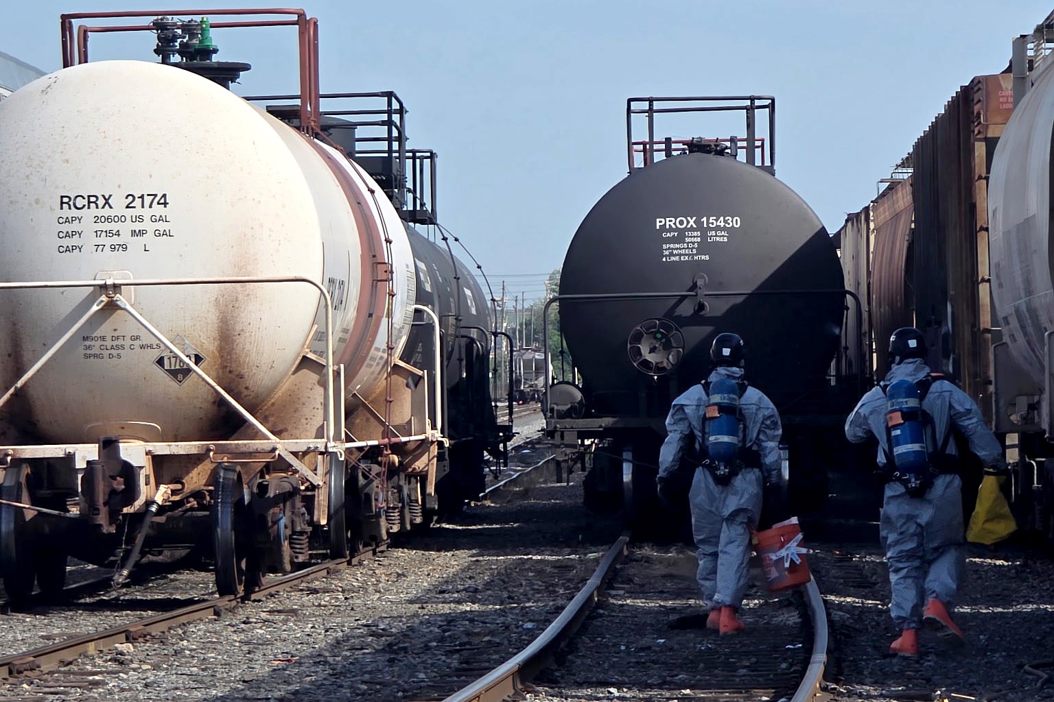 The Baltimore City Fire Department said it has contained a hydrochloric acid leak from a rail car in South Baltimore and that it poses “no threat to the surrounding community.”