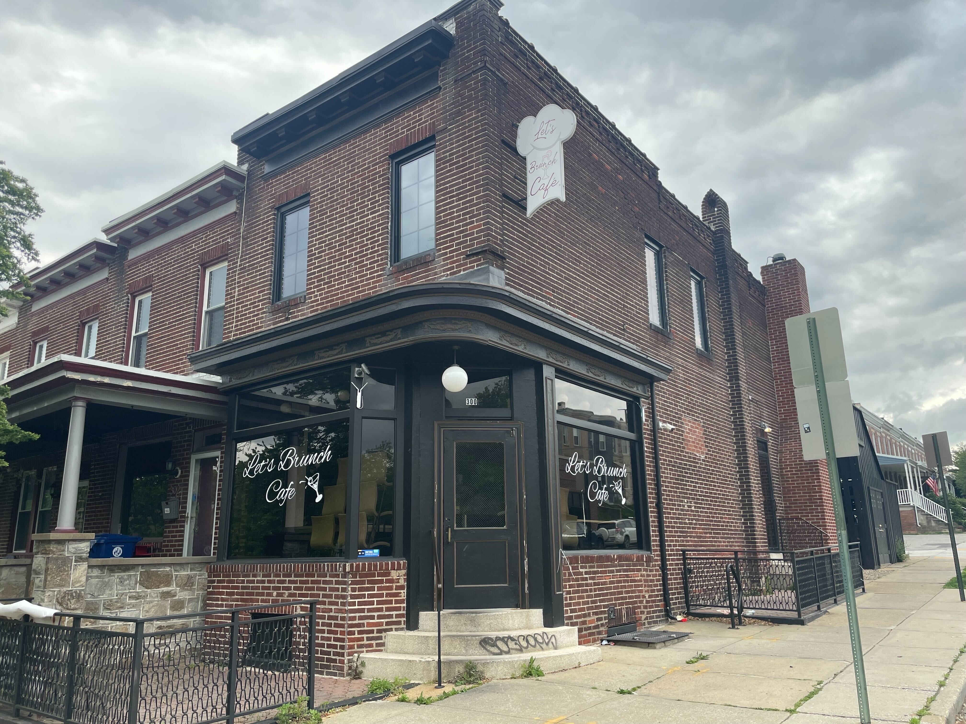 The restaurant at 300 W. 30th Street, formerly Let's Brunch Cafe and, before that, longtime icon The Dizz, has closed.