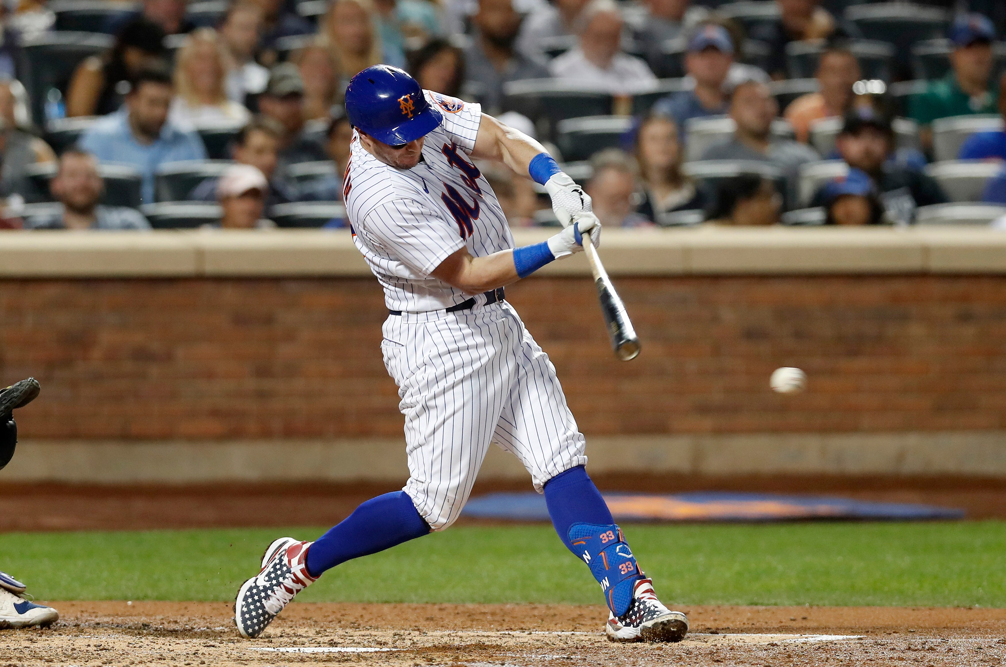 NEW YORK, NEW YORK - SEPTEMBER 12:  James McCann #33 of the New York Mets connects on a fourth inning RBI base hit against the Chicago Cubs at Citi Field on September 12, 2022 in New York City.