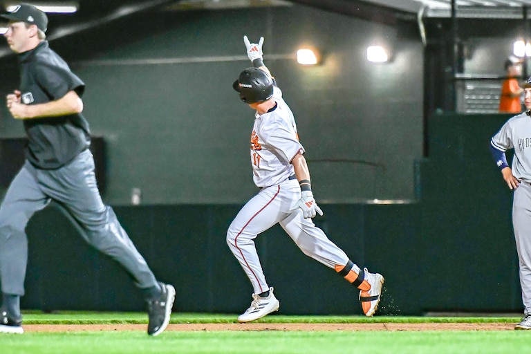 Frederick Keys outfielder Ike Irish runs the bases.