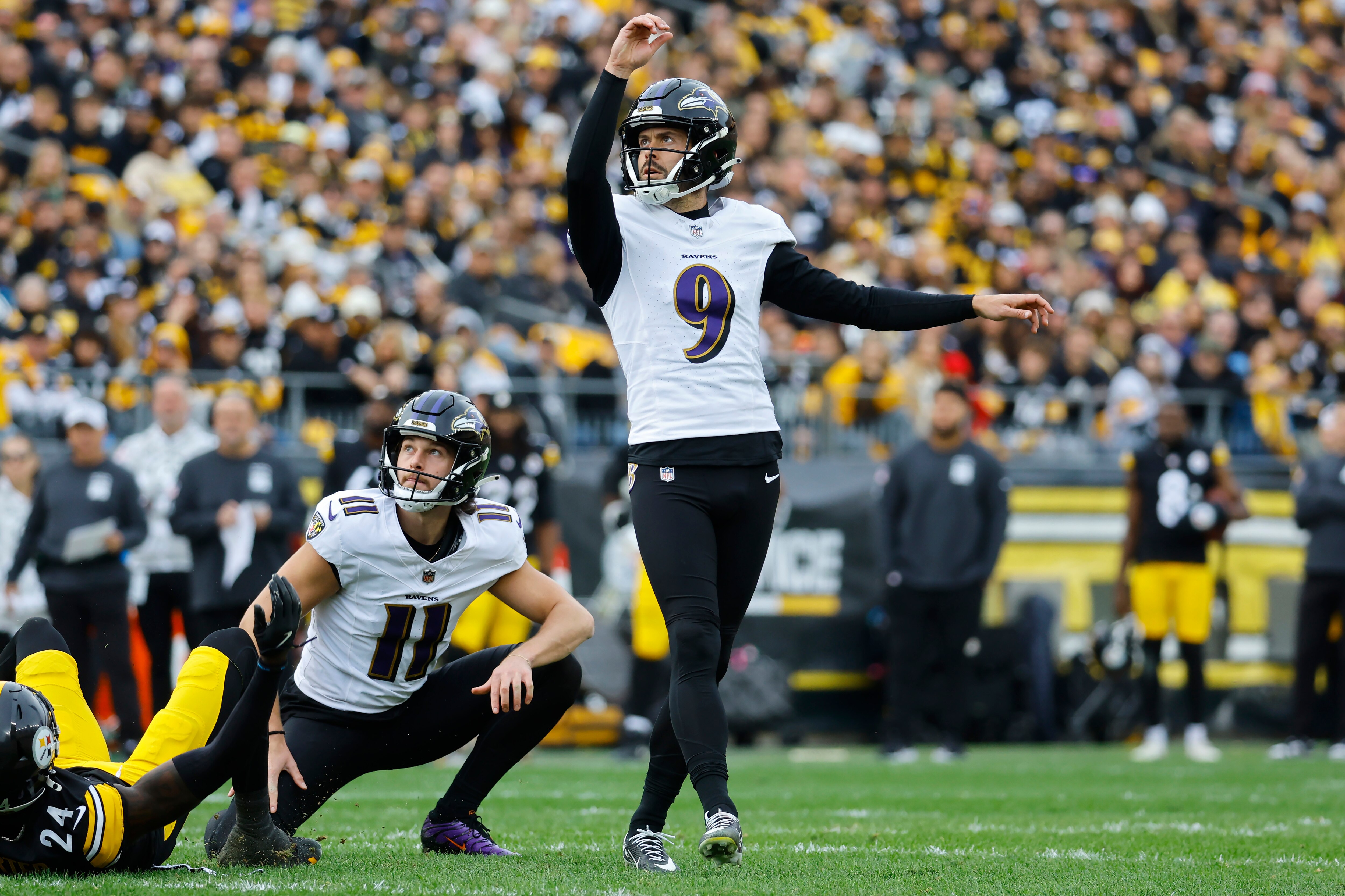 Ravens kicker Justin Tucker was 0-for-2 in first-half field goal tries against the Steelers on Sunday.