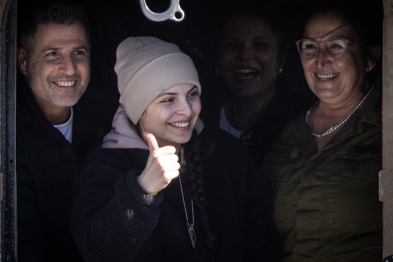 TEL AVIV, ISRAEL - JANUARY 25: Hostage, Daniella Gilboa gives thumbs up to the waiting crowd from the door of the helicopter after arriving at Belinson-Schneider Hospital on January 25, 2025 in Tel Aviv, Israel. Today brings the release of four more Israeli hostages held by Hamas in Gaza, the second such exchange under the current ceasefire agreement that began one week ago. (Photo by Chris McGrath/Getty Images)