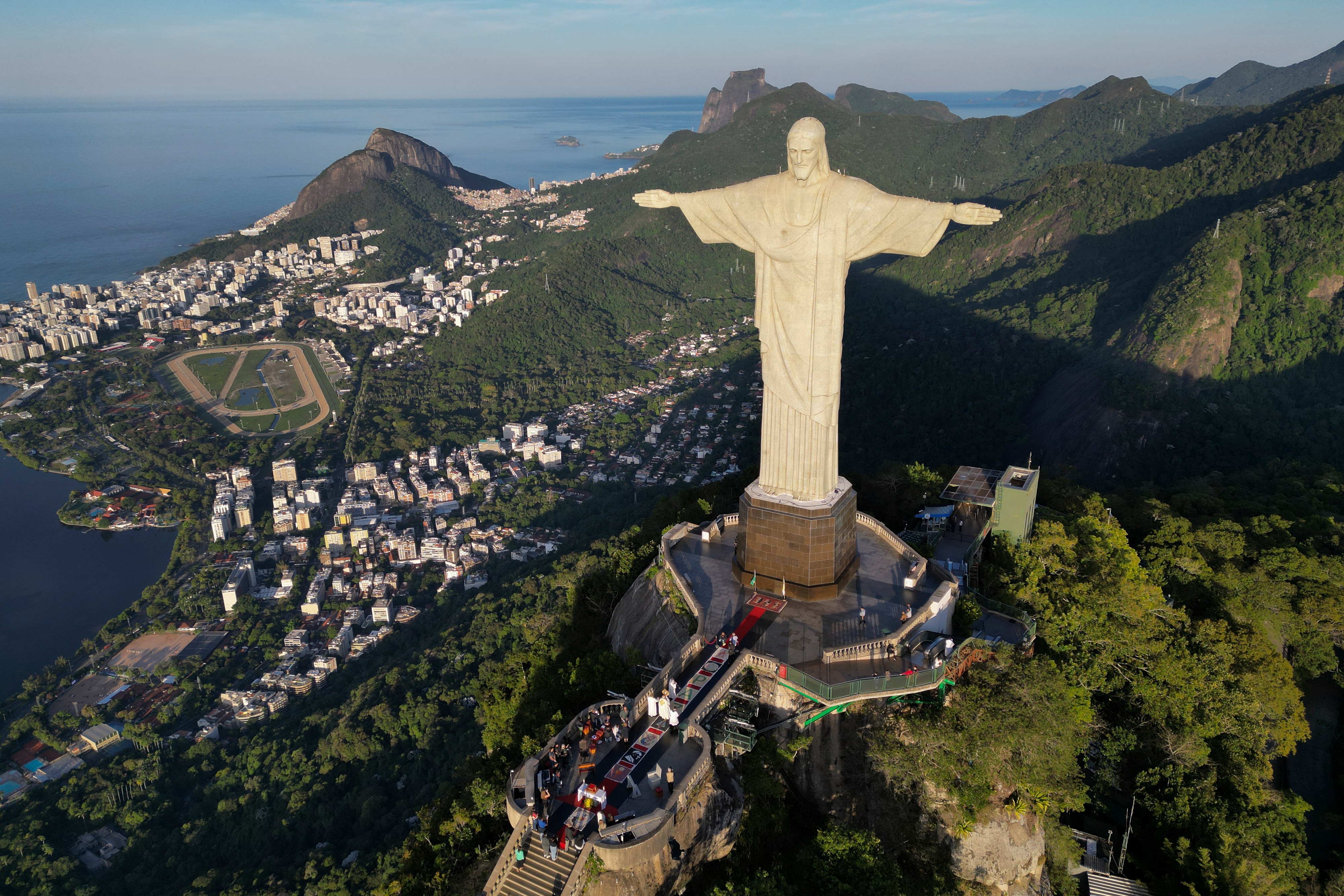 A Mass celebrating the Catholic holiday of Corpus Christi is held at the Christ the Redeemer statue in Rio de Janeiro, Thursday, June 19, 2025 (AP Photo/Bruna Prado)