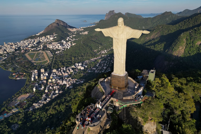 A Mass celebrating the Catholic holiday of Corpus Christi is held at the Christ the Redeemer statue in Rio de Janeiro, Thursday, June 19, 2025 (AP Photo/Bruna Prado)