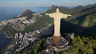 A Mass celebrating the Catholic holiday of Corpus Christi is held at the Christ the Redeemer statue in Rio de Janeiro, Thursday, June 19, 2025 (AP Photo/Bruna Prado)
