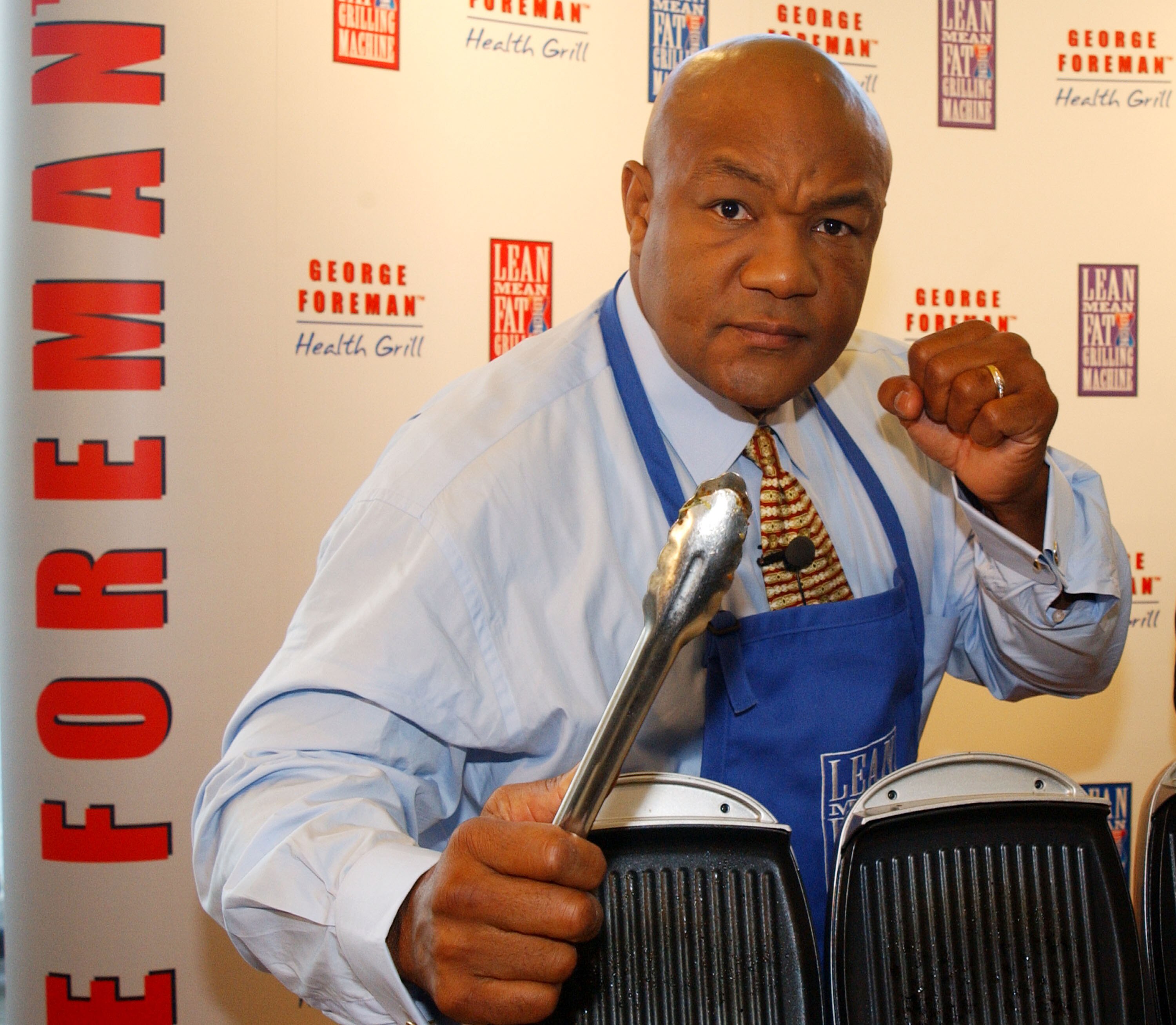 Former world champion boxer George Foreman poses while launching his "Lean, Mean Fat Reducing Grilling Machine" November 22, 2001 during a press conference in London. (Photo by Anthony Harvey/Getty Images)