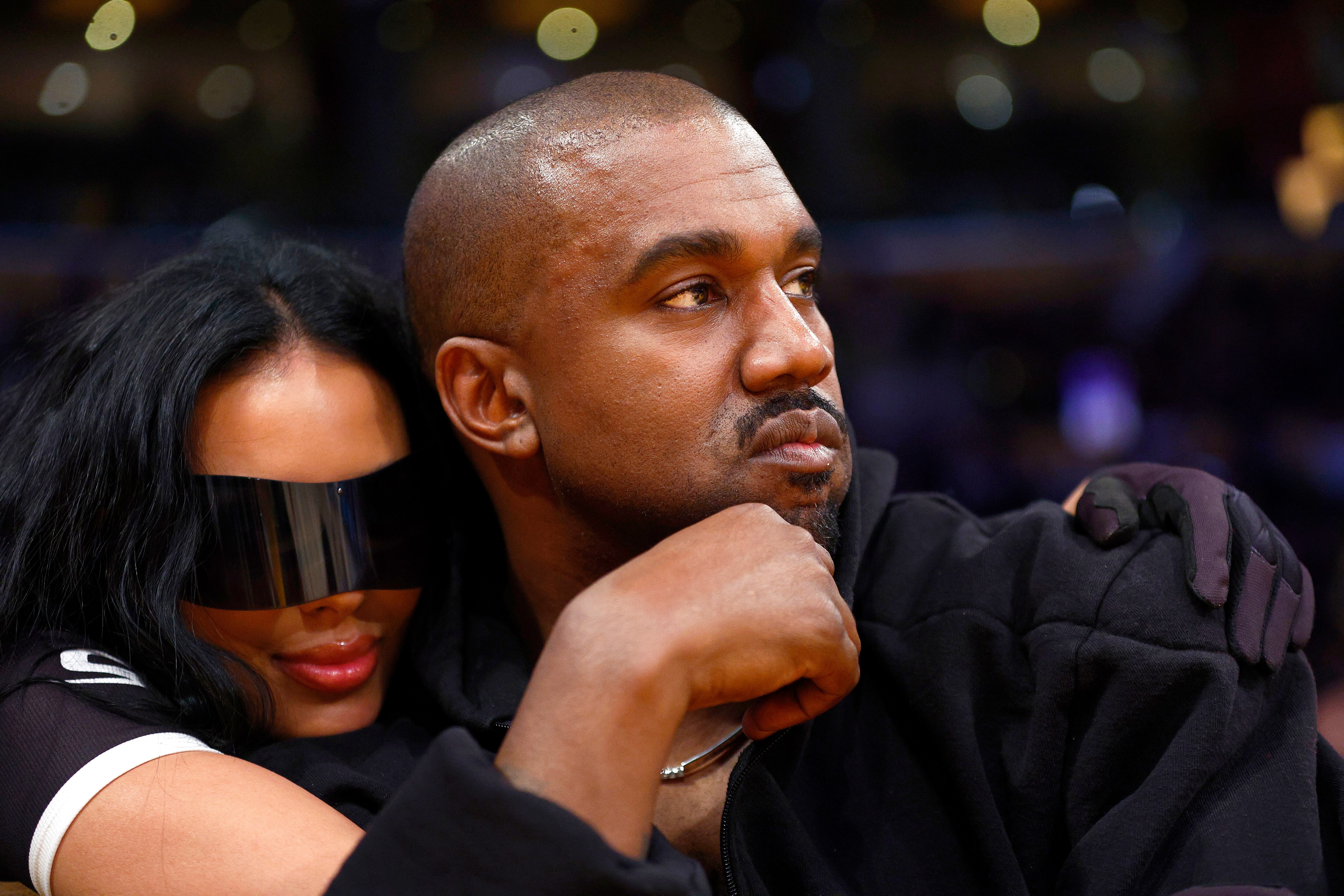 LOS ANGELES, CALIFORNIA - MARCH 11:  Rapper Kanye West and girlfriend Chaney Jones attend a game between the Washington Wizards and the Los Angeles Lakers in the fourth quarter at Crypto.com Arena on March 11, 2022 in Los Angeles, California.