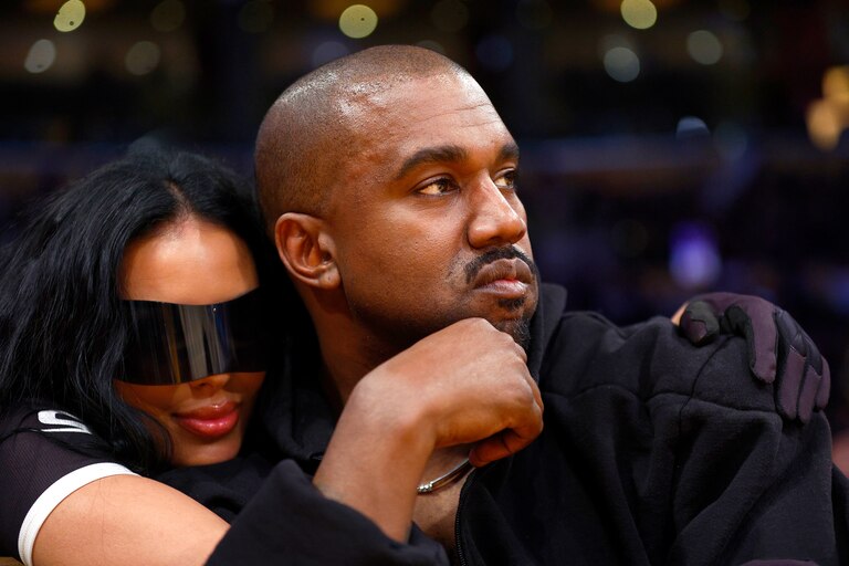LOS ANGELES, CALIFORNIA - MARCH 11: Rapper Kanye West and girlfriend Chaney Jones attend a game between the Washington Wizards and the Los Angeles Lakers in the fourth quarter at Crypto.com Arena on March 11, 2022 in Los Angeles, California.