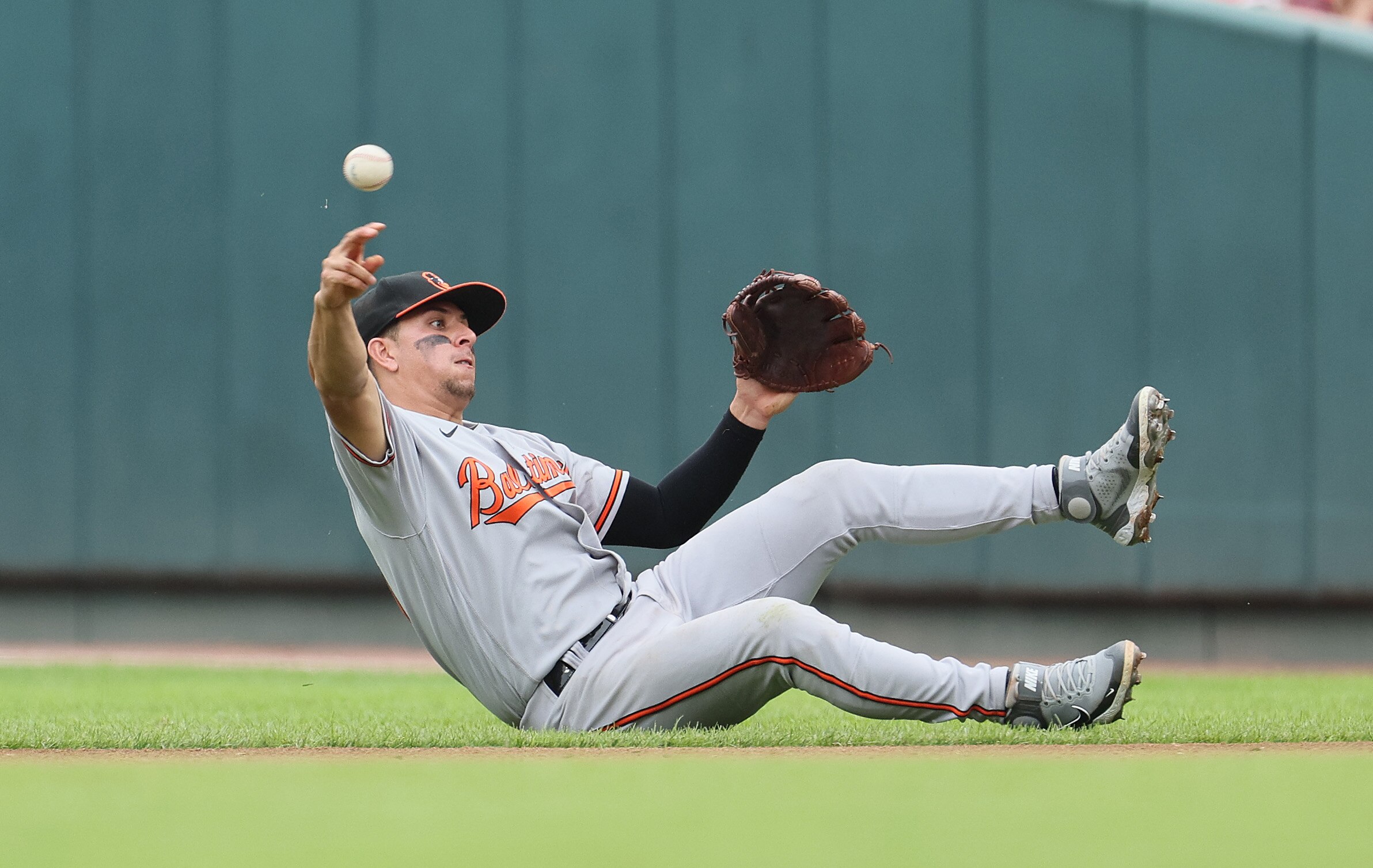CINCINNATI, OHIO - JULY 31: Ramon Urias #29 of the Baltimore Orioles throws the ball to first base against the Cincinnati Reds at Great American Ball Park on July 31, 2022 in Cincinnati, Ohio.