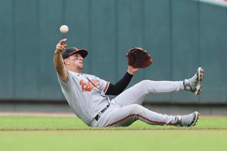 CINCINNATI, OHIO - JULY 31: Ramon Urias #29 of the Baltimore Orioles throws the ball to first base against the Cincinnati Reds at Great American Ball Park on July 31, 2022 in Cincinnati, Ohio.