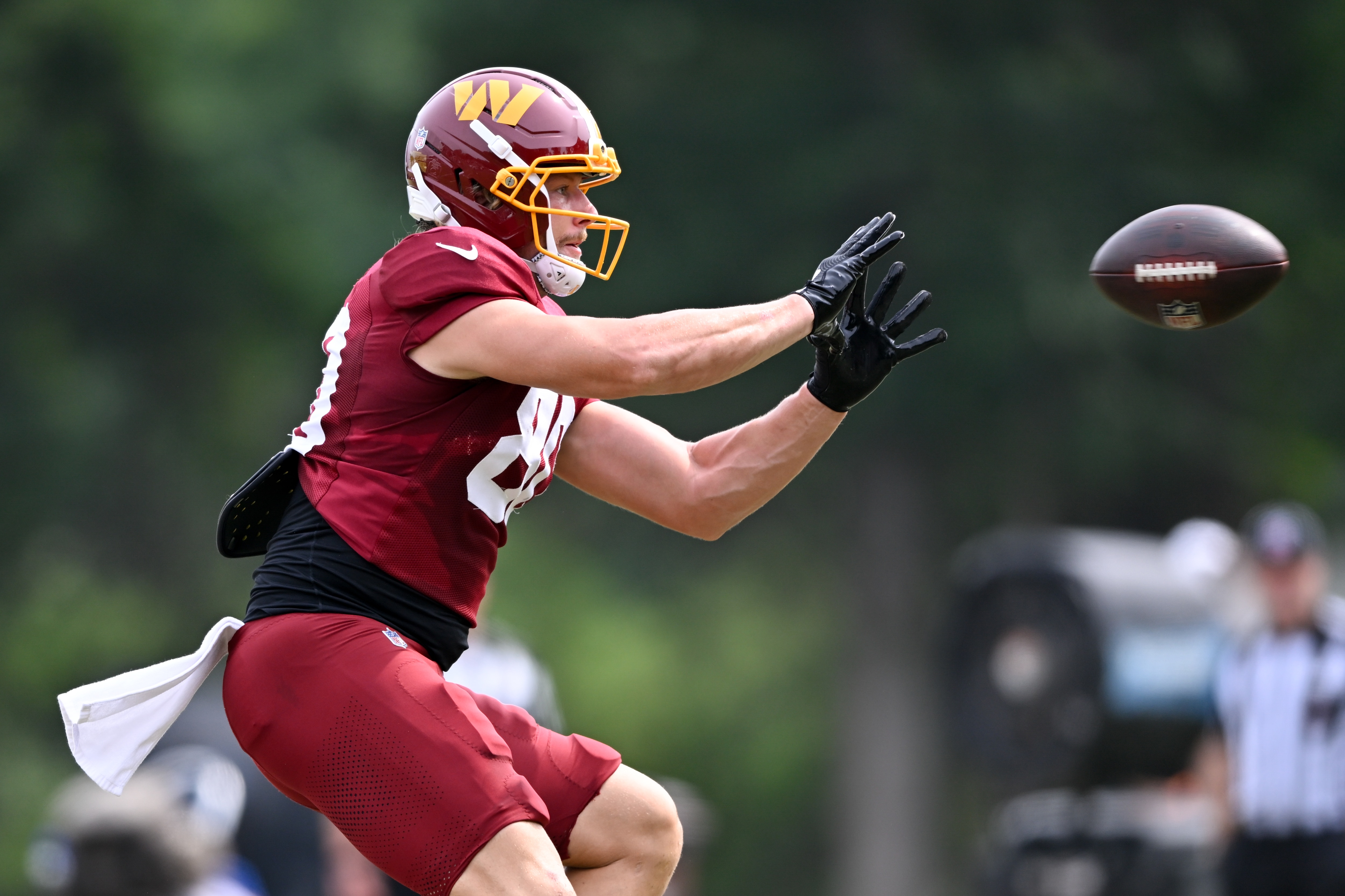 Colson Yankoff catches a pass during practice at Commanders training camp as he attempts to make the team as a tight end.
