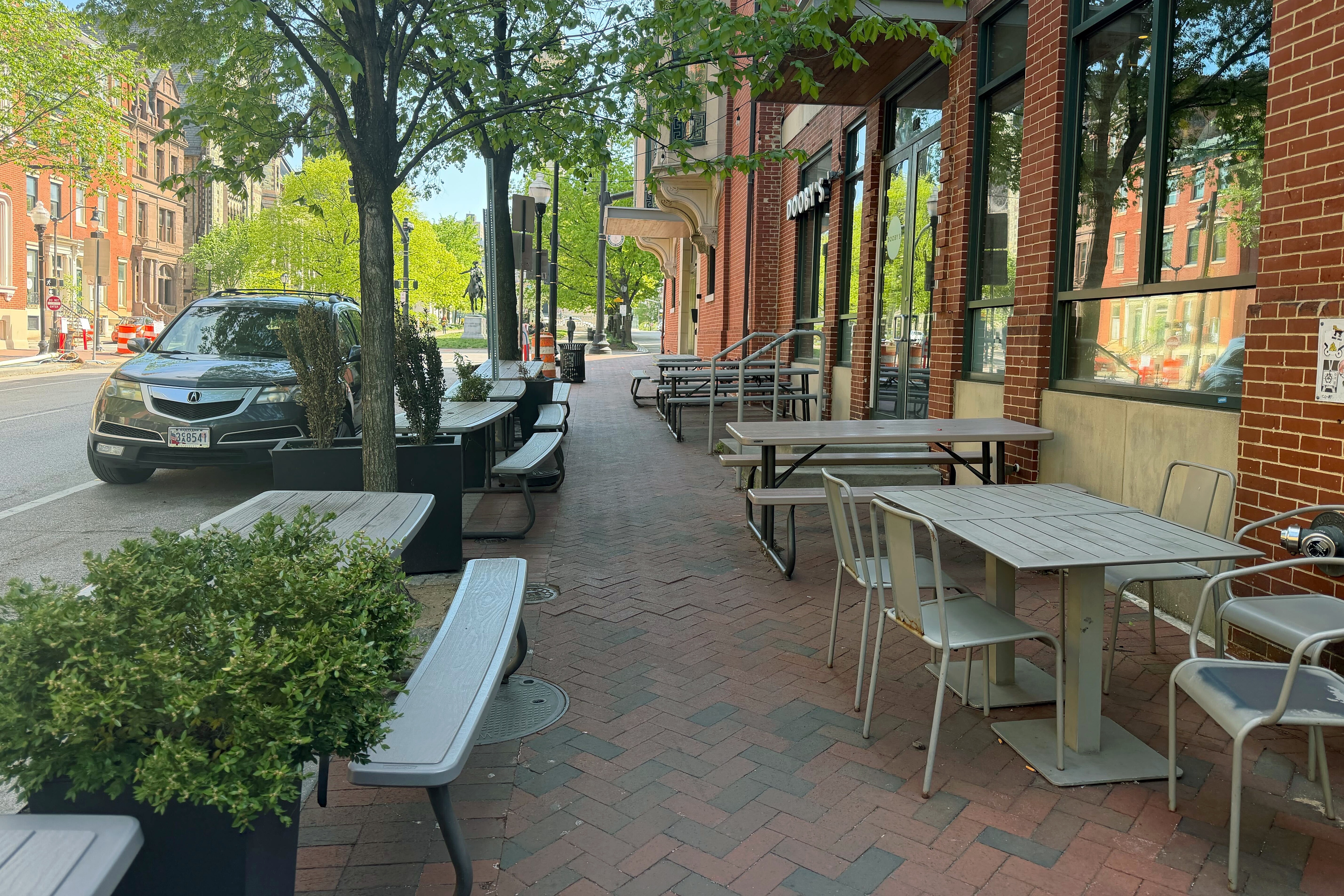The Mount Vernon Eatery, Dooby's, now shares sidewalk space for outdoor dining with The Helmand and My Thai Go.