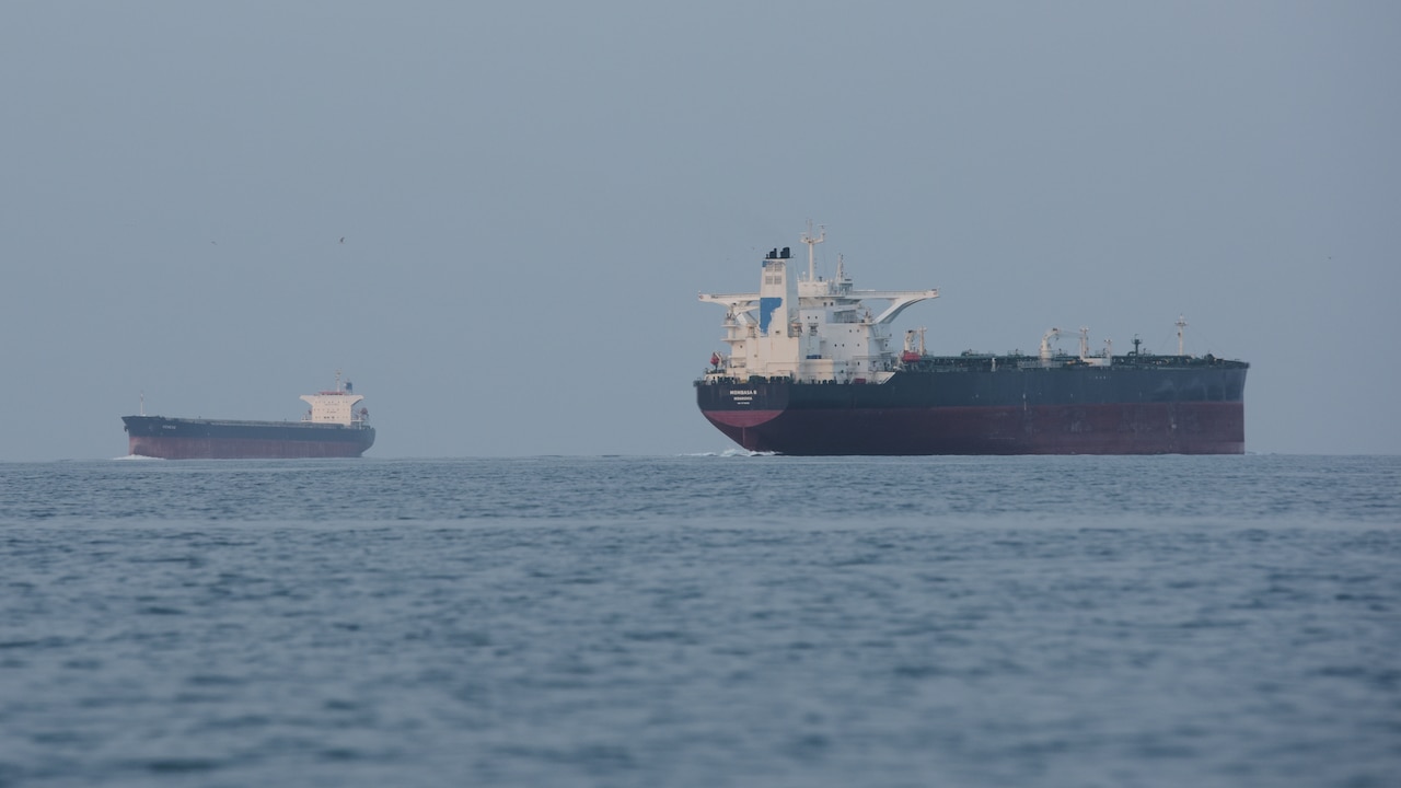 Iran attacks 3 ships in Strait of Hormuz as Trump extends ceasefire ...