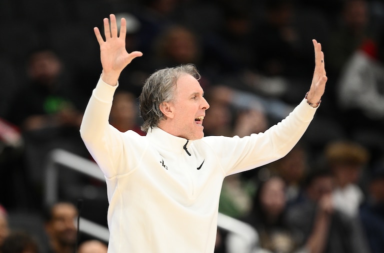 Washington Wizards head coach Brian Keefe gestures during the second half of a game against the Chicago Bulls on April 9.
