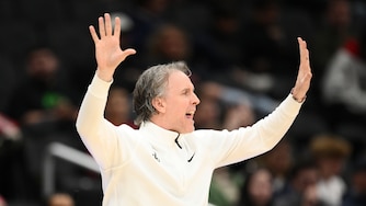 Washington Wizards head coach Brian Keefe gestures during the second half of a game against the Chicago Bulls on April 9.