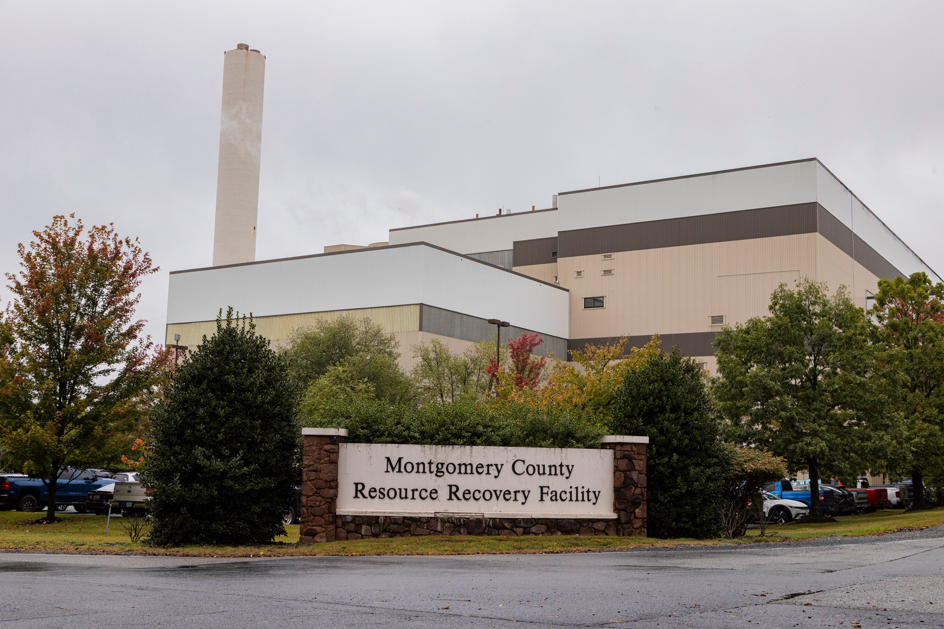 Despite extending the contract for the Dickerson incinerator through 2031, the county executive is pushing for alternatives before his term ends.