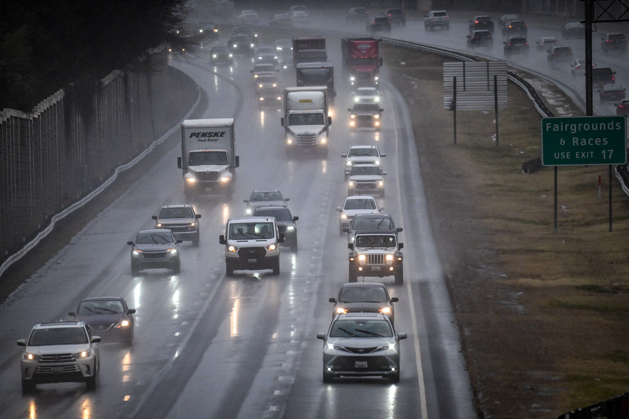Traffic travels on southbound Interstate 83 at Seminary Road as rain falls on the region. Repaving work farther north on the highway is causing significant delays.