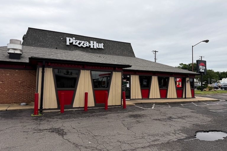 Pizza Hut in Oxon Hill was touted as Maryland’s lone retro outpost still in operation. But the dining room was still closed as of lunchtime Tuesday.