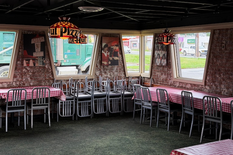 Pizza Hut in Oxon Hill was touted as Maryland’s lone retro outpost still in operation. But the dining room was still closed as of lunchtime Tuesday.