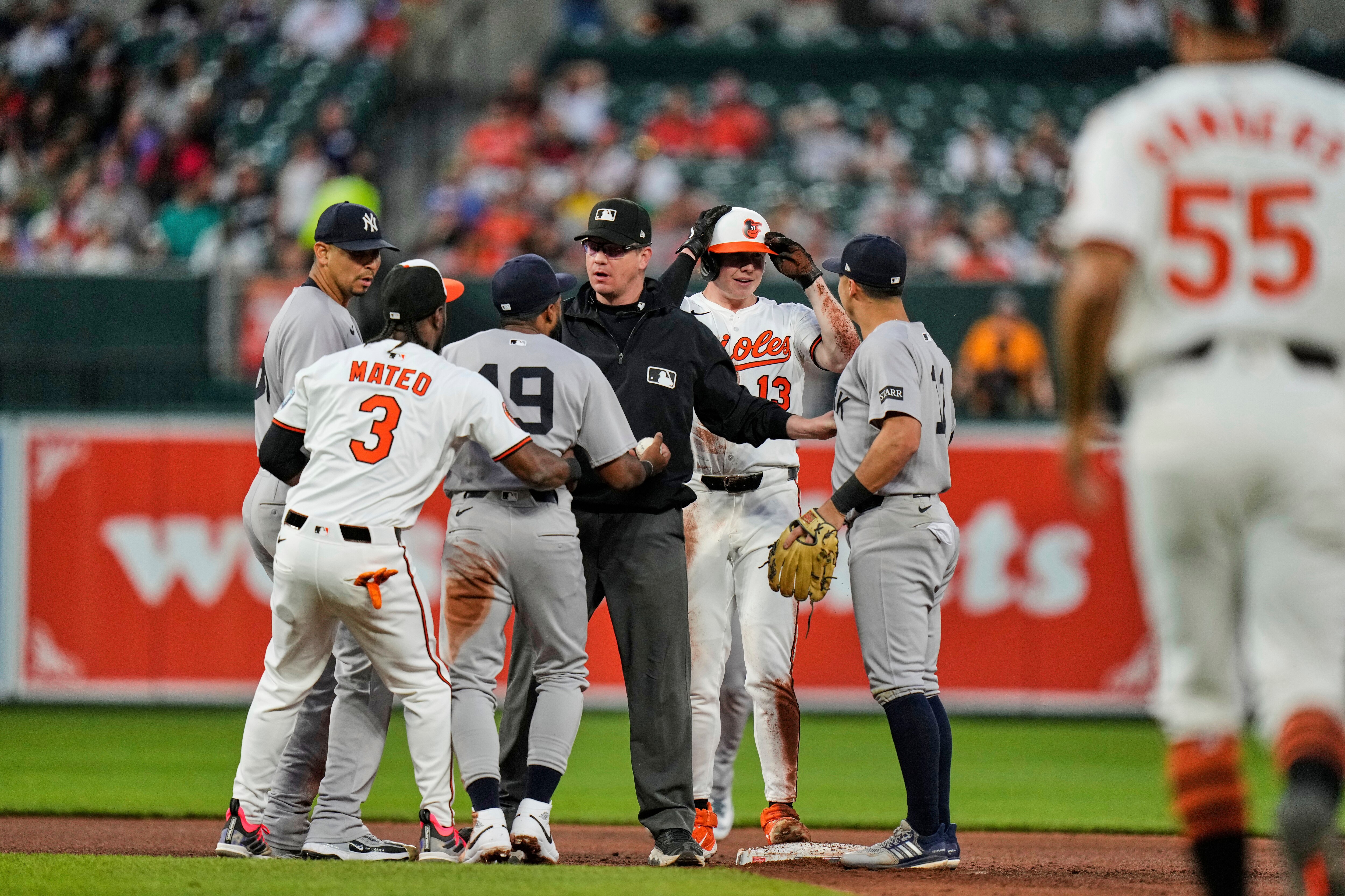 Benches clear as the Orioles’ Heston Kjerstad and the Yankees’ Pablo Reyes have words at second base.