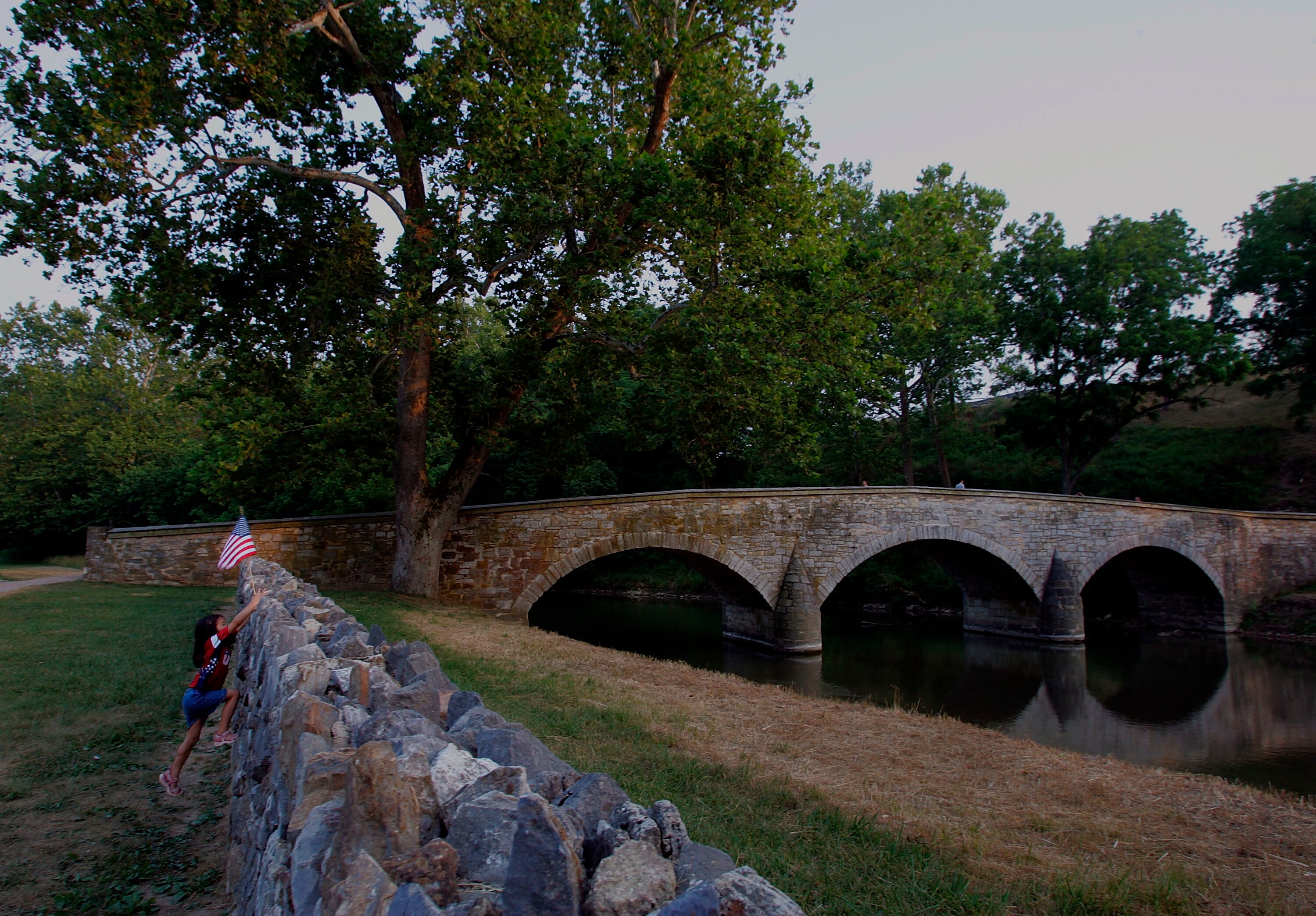 Sarah Spall looks over a stone wall at Burnside Bridge at the Antietam National Battlefield, where Gen. Robert E. Lee ended his first invasion of the North in September 1862 in Antietam, Md. The battle claimed more than 23,000 men killed, wounded, and missing in one single day, September 17,1862, and led to Lincoln's issuance of the Emancipation Proclamation. (Photo by Joe Raedle/Getty Images)