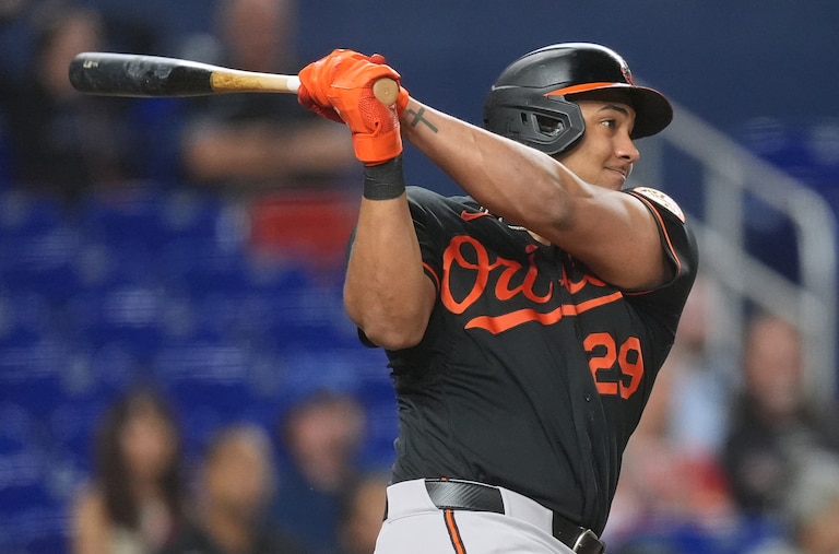 Orioles catcher Samuel Basallo hits a triple to bring home Pete Alonso during the fifth inning.