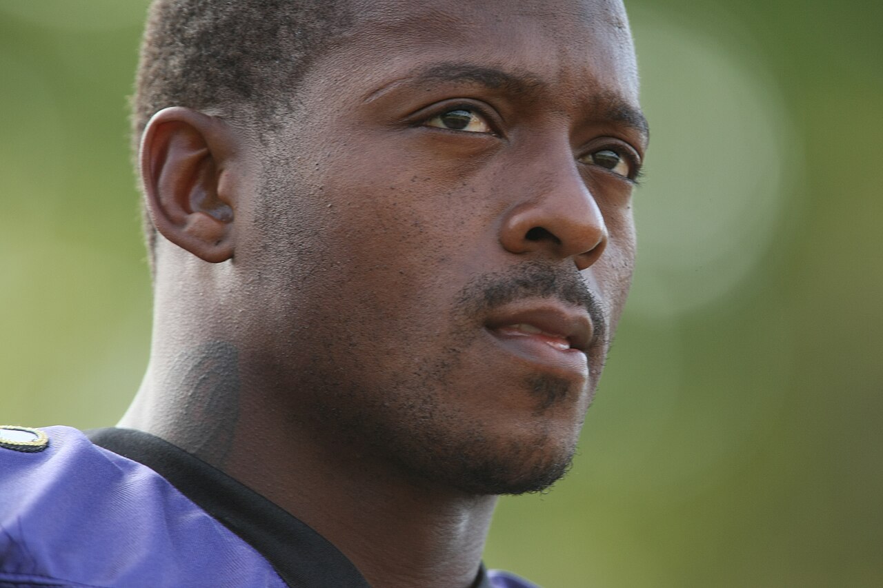 Former Ravens running back Willis McGahee, along with other former NFL players, can pursue a federal lawsuit accusing the NFL’s disability plan of violating its duty to retired players by routinely denying valid injury claims, a Maryland judge ruled Wednesday.