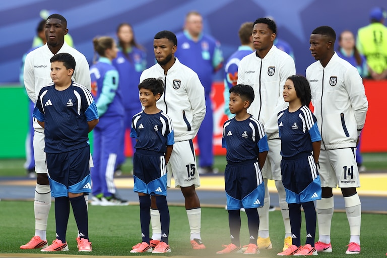 Members of the DCFC U10 boy’s team accompany Cote D’Ivoire onto the field ahead of its Group A World Cup fixture against Ecuador. The club was one of 32 local community partners selected by Common Goal to participate in World walkouts.
