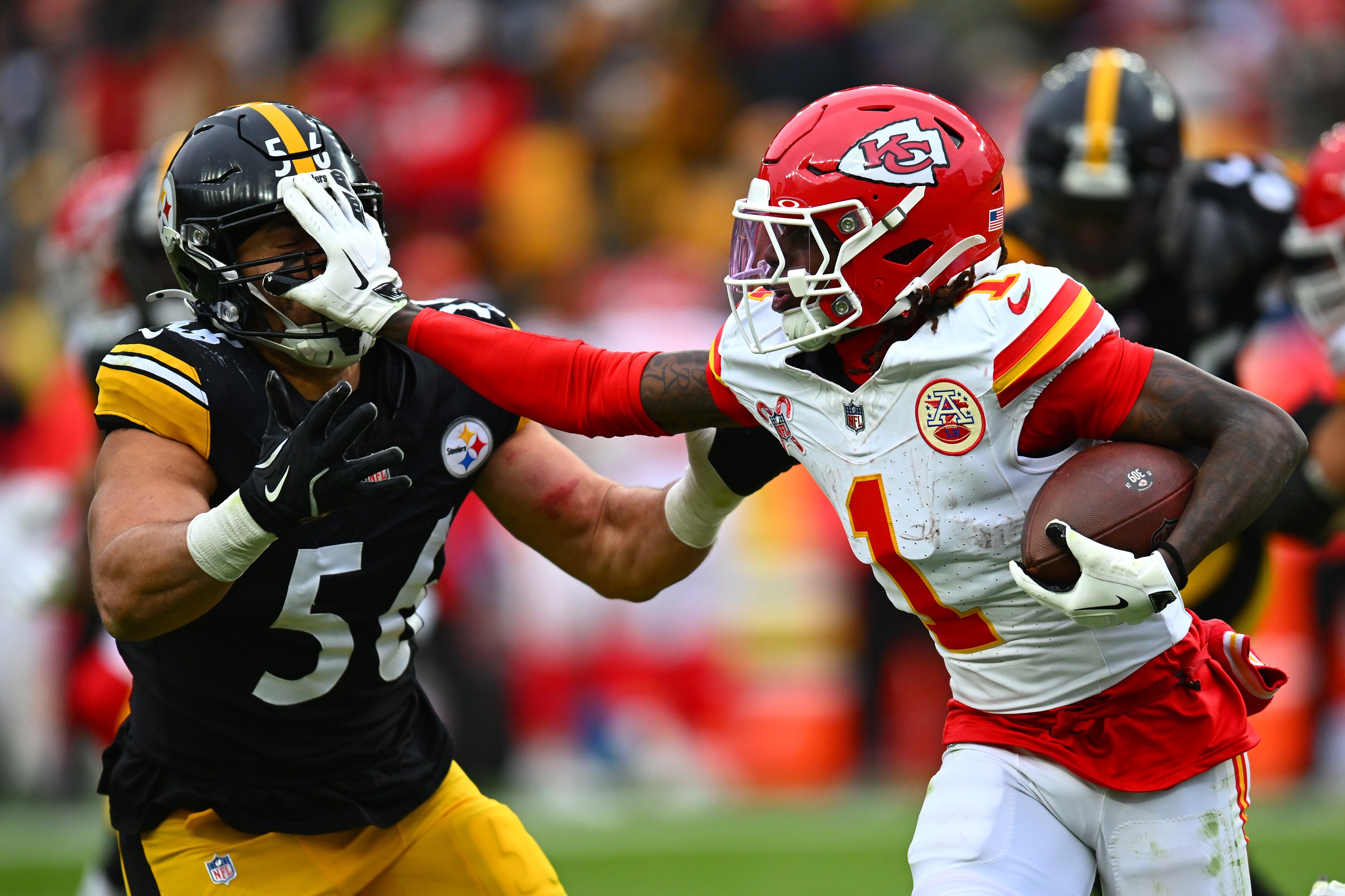 Kansas City receiver Xavier Worthy stiff arms Alex Highsmith of the Steelers on Saturday.