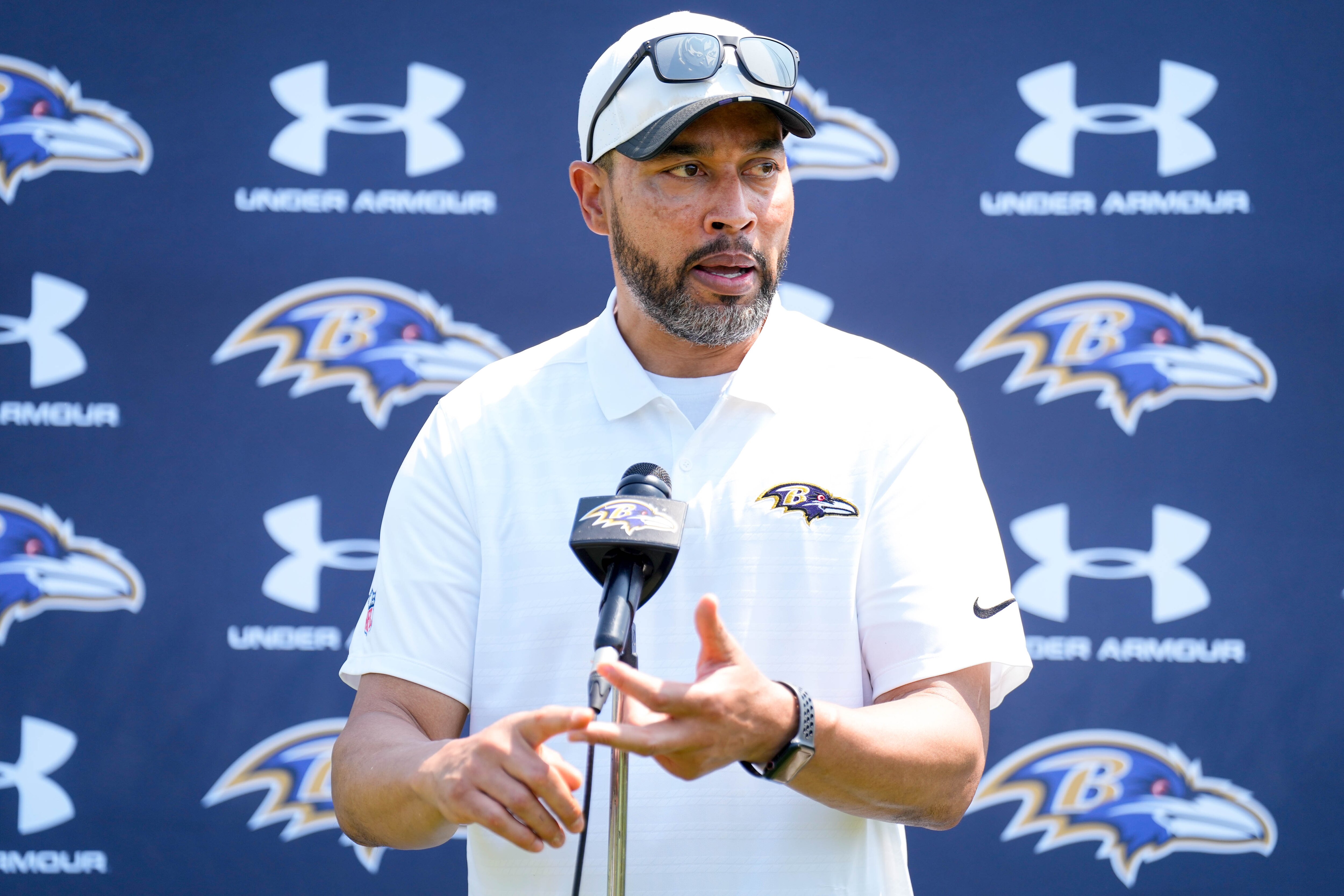 Pass rush coach Chuck Smith defended Ravens coordinator Zach Orr on Wednesday.