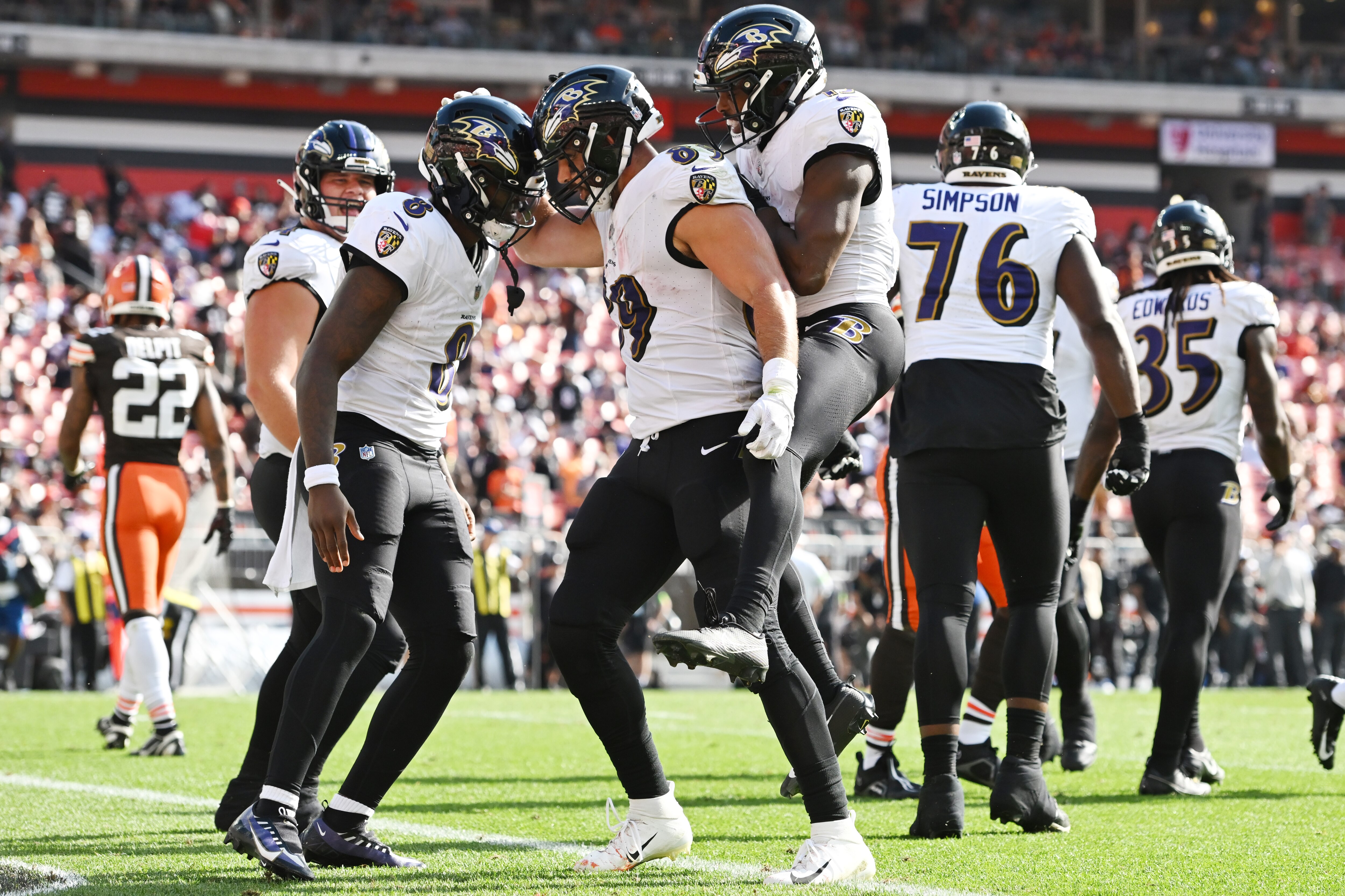 Lamar Jackson (8), Mark Andrews (89) and Devin Duvernay celebrate Andrews' receiving touchdown during the fourth quarter of the Ravens' 28-3 win Sunday in Cleveland.