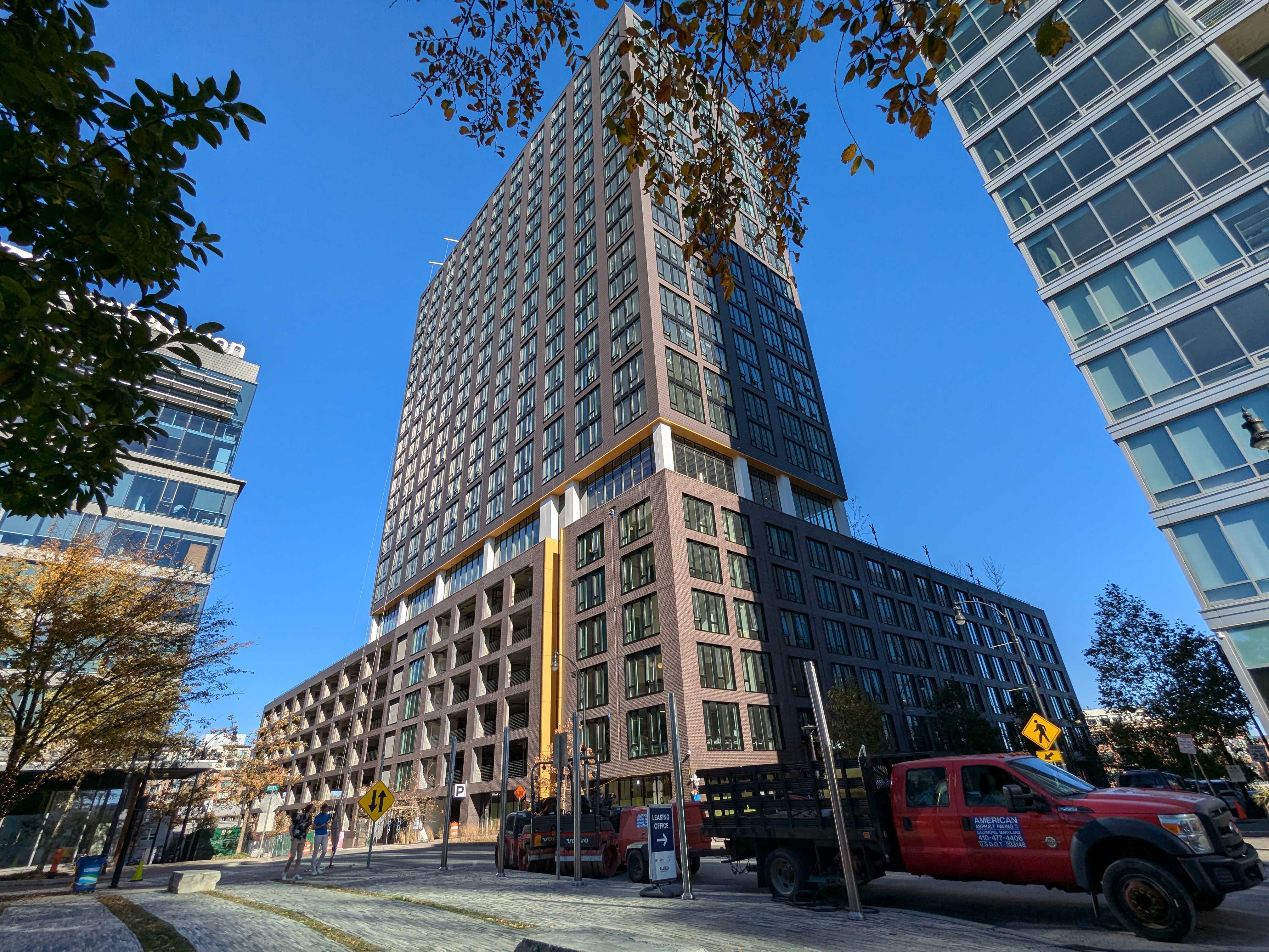 This is a photo of an apartment complex in Harbor Point.