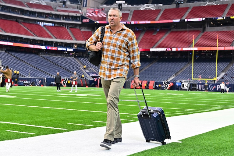 Tight end coach Ben Steele, pictured as a member of the Arizona Cardinals, arrives prior to a game against Houston Texans in 2023.
