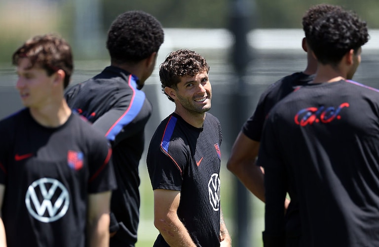 U.S. forward Christian Pulisic, center, participates during a training session ahead of the 2026 World Cup.