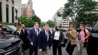 Former Olympic canoeist David Hearn, center, and his attorney Norman Eisen, left, walk to a car following a court appearance, where he pleaded not guilty to allegedly damaging the Lincoln Memorial Reflecting Pool, Thursday, July 9, 2026, in Washington. (AP Photo/Rod Lamkey, Jr.)