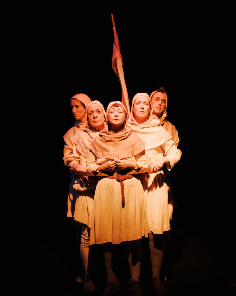 A group of five fools find themselves adrift at sea, their boat represented by a single wooden hoop, after experiencing an apocalyptic event.