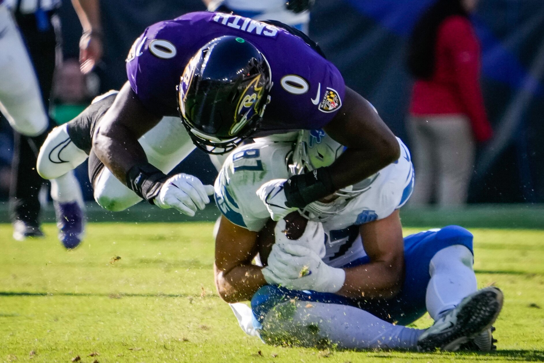 Ravens linebacker Roquan Smith tackles Detroit Lions tight end Sam LaPorta during the fourth quarter Sunday.