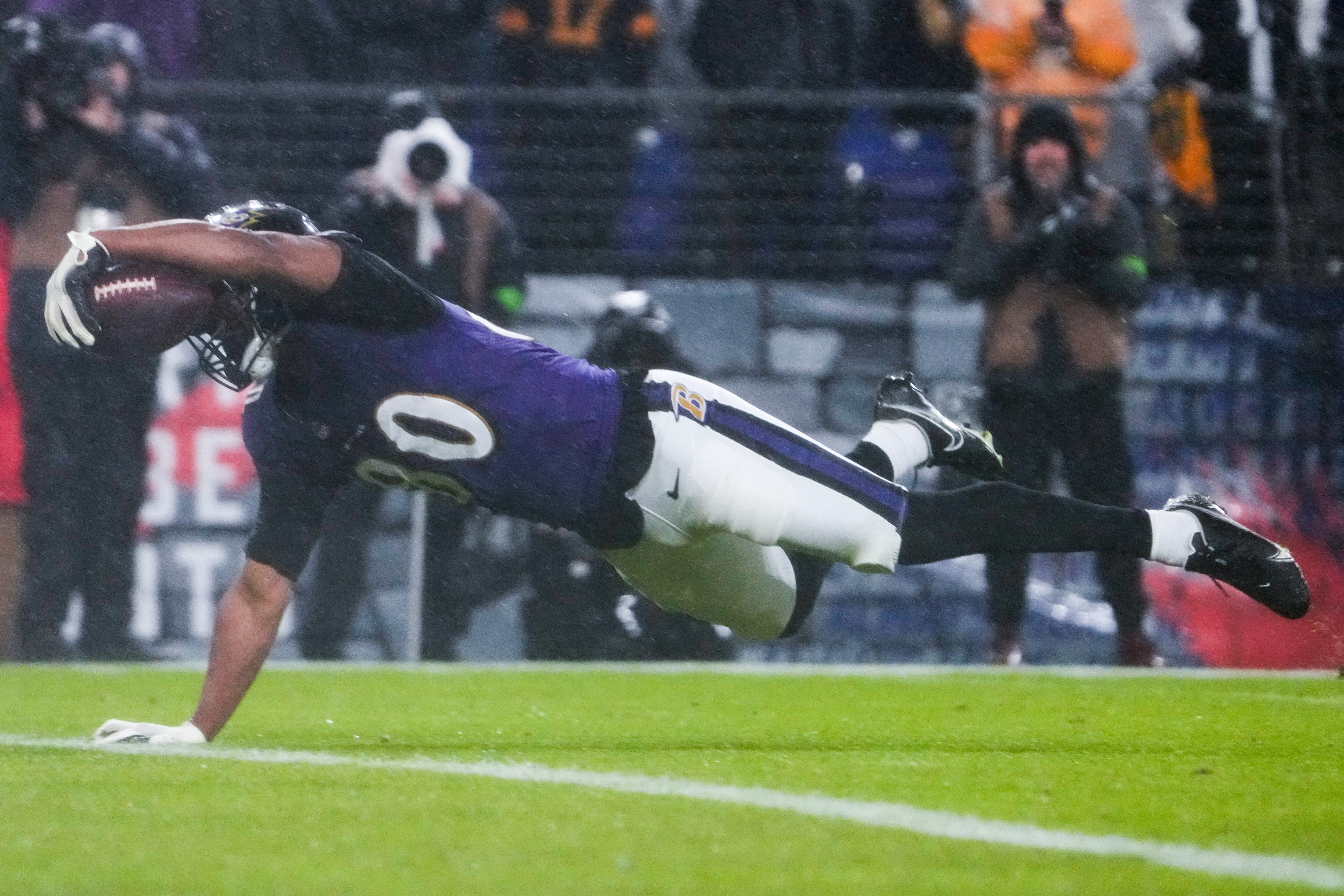 Tight end Isaiah Likely lunges for the end zone to score the Ravens' only touchdown during the second quarter of Saturday's 17-10 loss to the Pittsburgh Steelers.