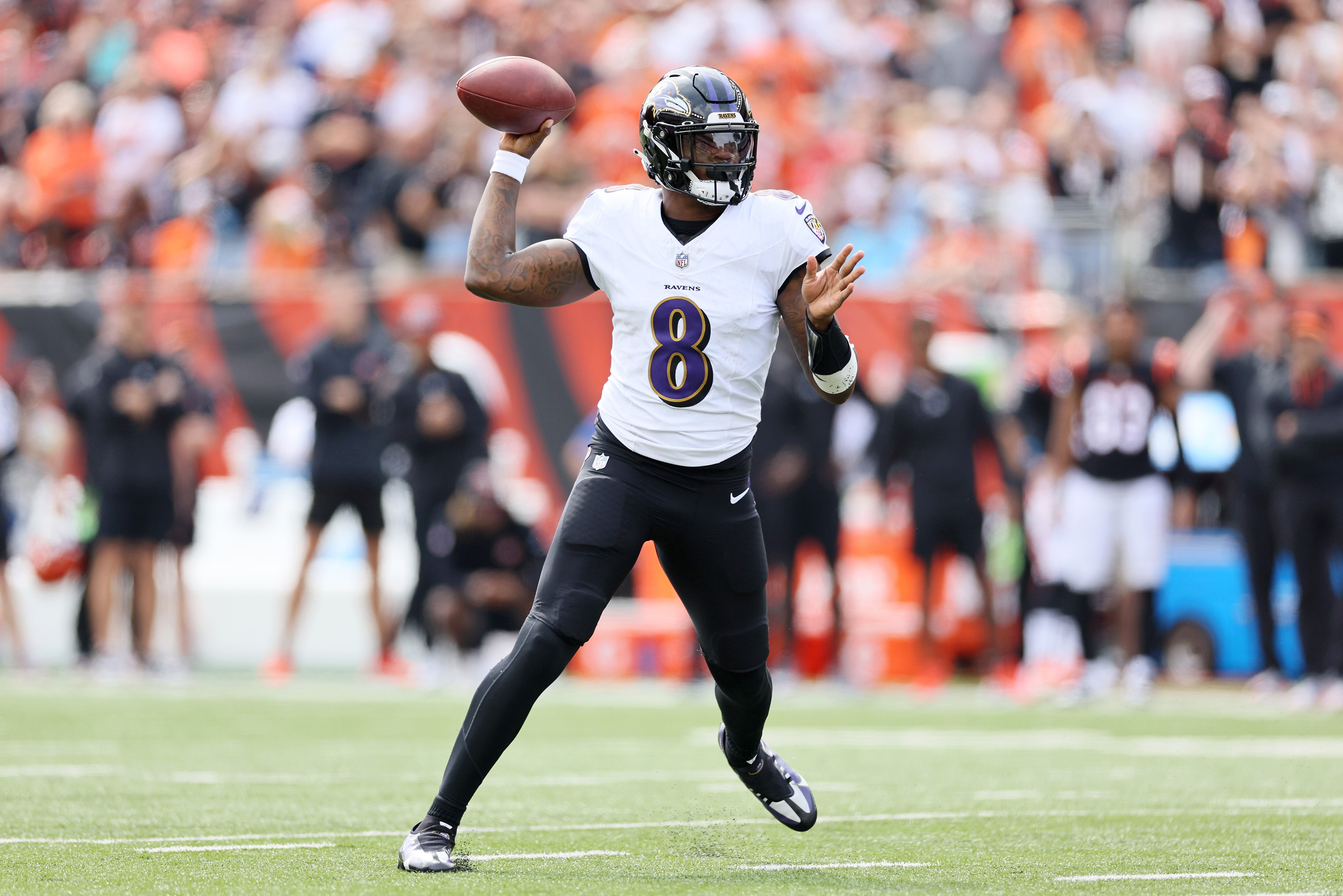Lamar Jackson passed for 237 yards and two touchdowns Sunday to lead the Ravens over the Bengals 27-24 in Cincinnati.