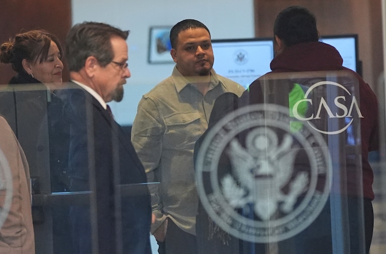 Kilmar Abrego Garcia arrives at the United States District Court District of Maryland, Monday, Dec. 22, 2025, in Greenbelt, Md. (AP Photo/Stephanie Scarbrough)