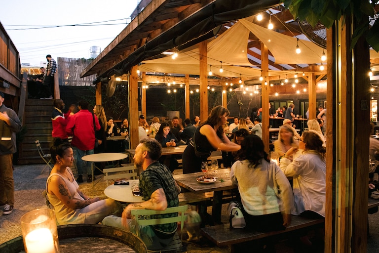 Fadensonnen at 3 W. 23rd St., Baltimore