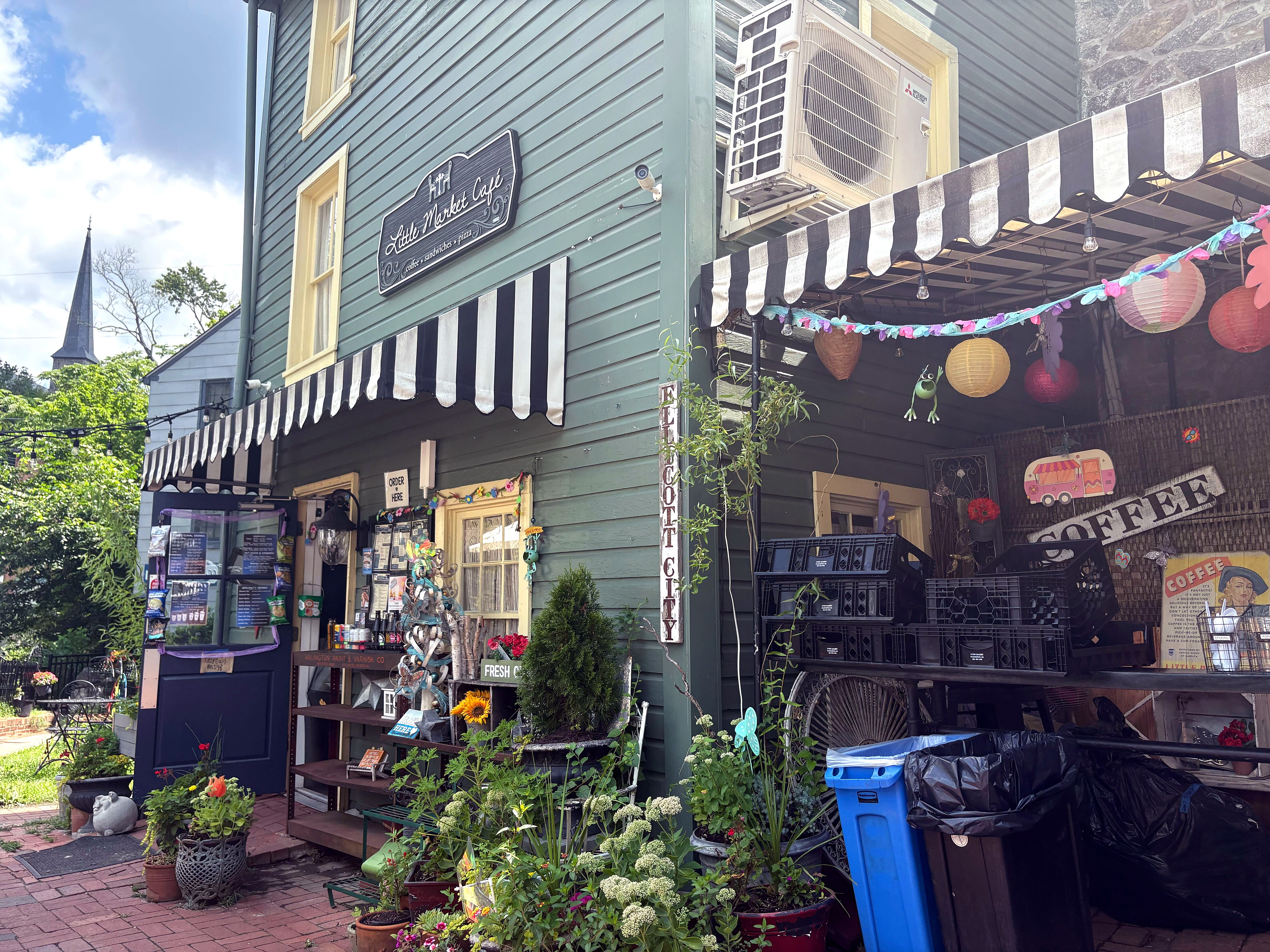 Little Market, an outdoor cafe serving up coffee and brunch favorites.