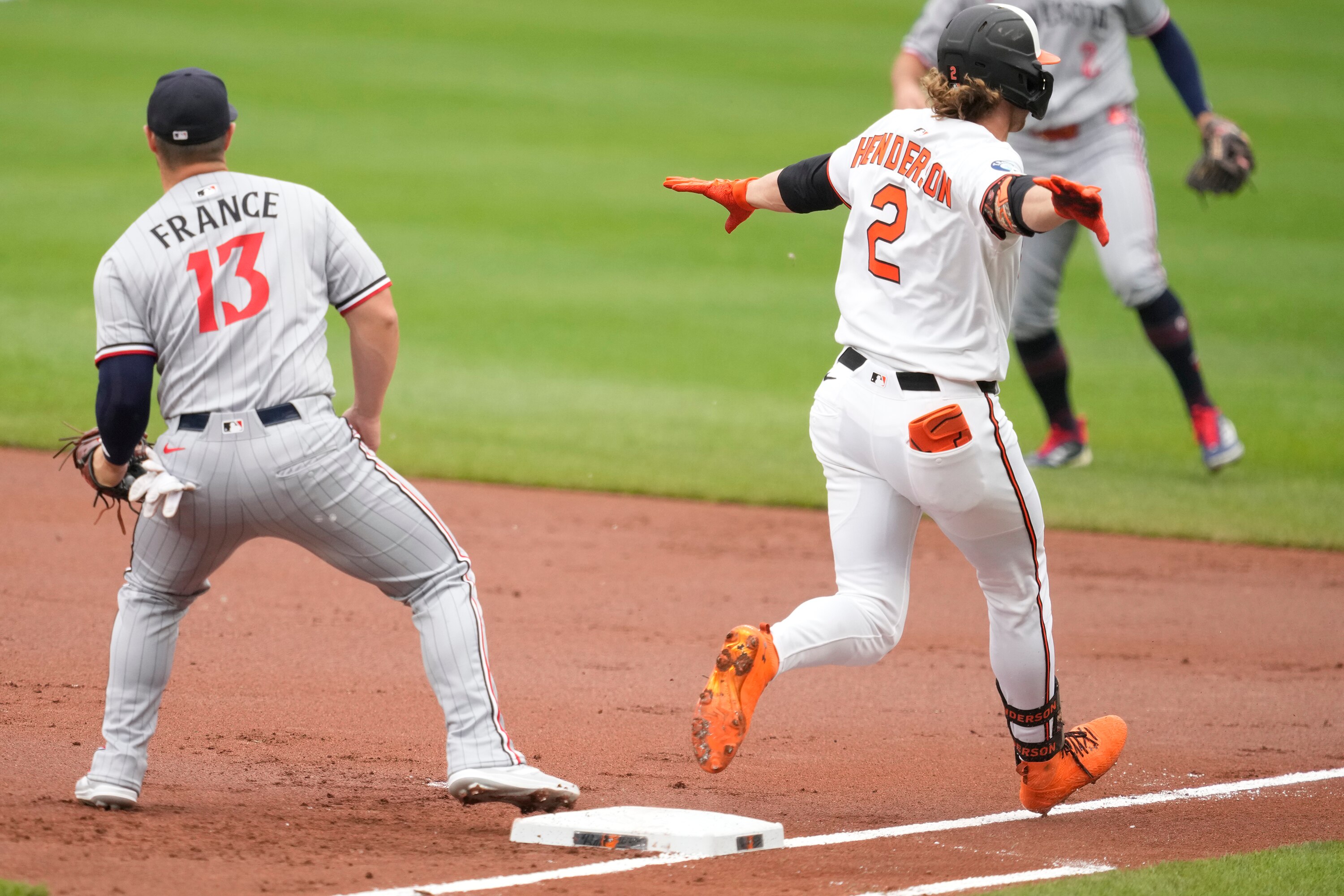 Gunnar Henderson beats the throw to reach base on an error Wednesday in Game 1 of the Orioles’ doubleheader. They lost both games to the Twins.