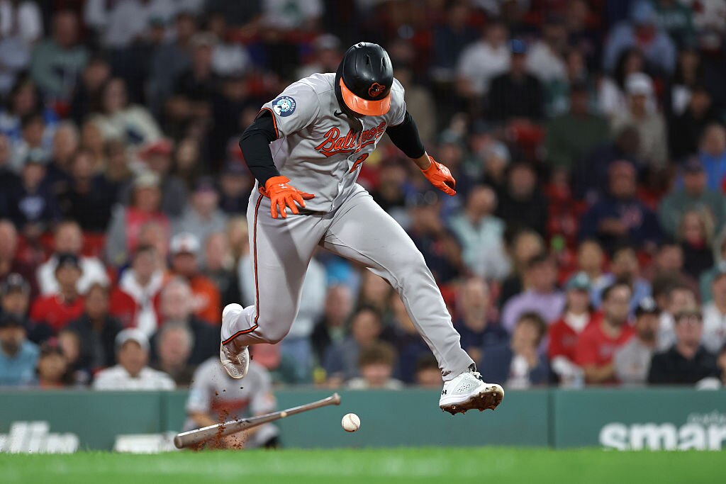 Samuel Basallo hits an RBI groundout during the eleventh inning