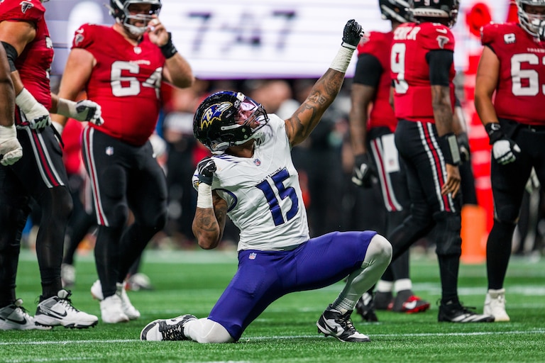 Baltimore Ravens linebacker Mike Green (15)