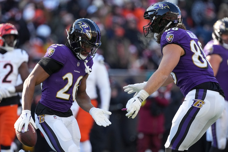 Baltimore Ravens running back Rasheen Ali (26), left, is congratulated by tight end Charlie Kolar (88).