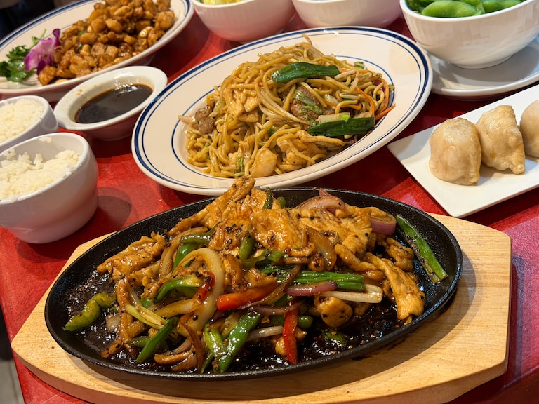 The Sizzling Iron Plate entrée from Bao Di.