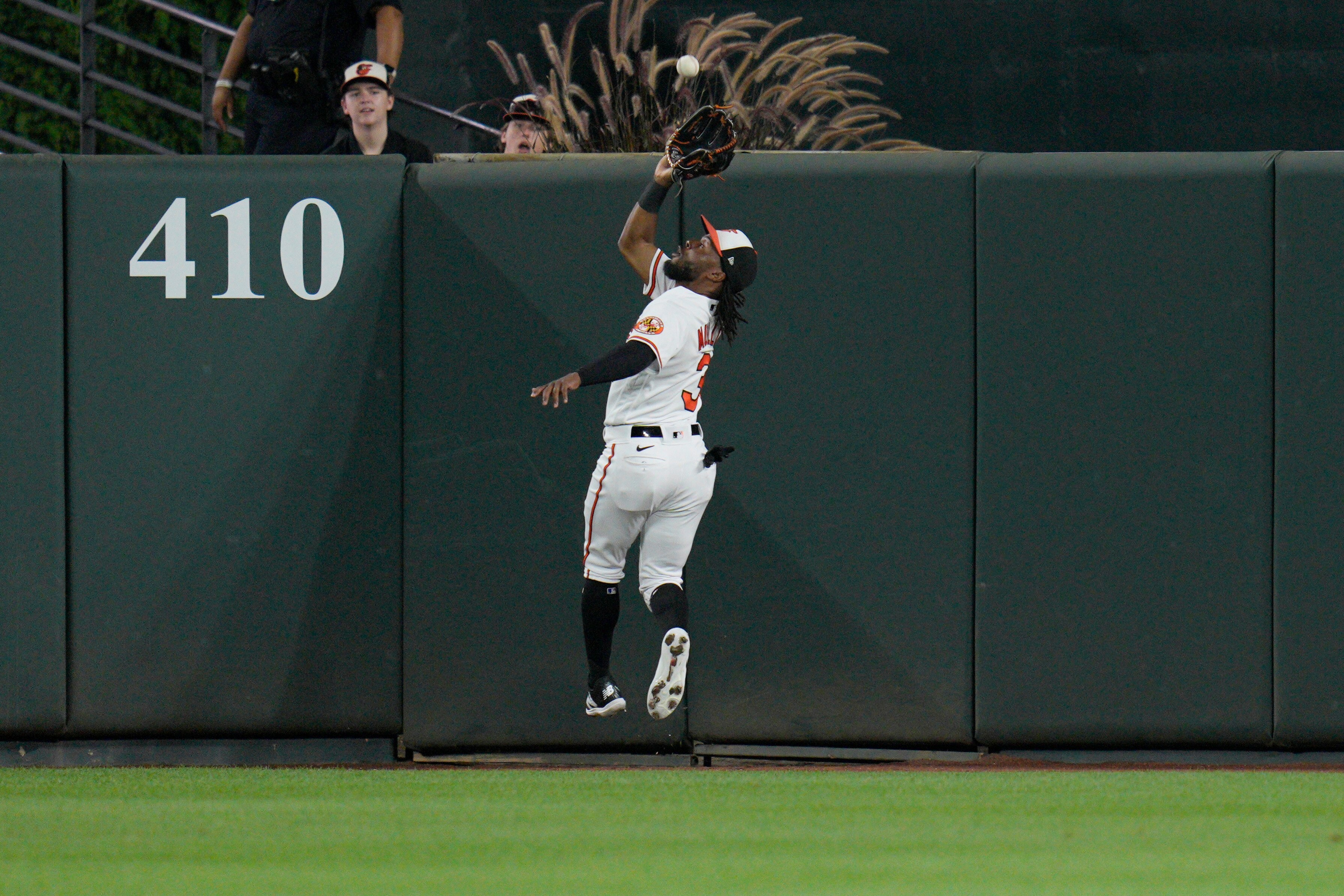 BALTIMORE, MARYLAND - AUGUST 24: Cedric Mullins #31 of the Baltimore Orioles catches a ball hit by George Springer #4 of the Toronto Blue Jays during the fourth inning at Oriole Park at Camden Yards on August 24, 2023 in Baltimore, Maryland. (Photo by Jess Rapfogel/Getty Images)