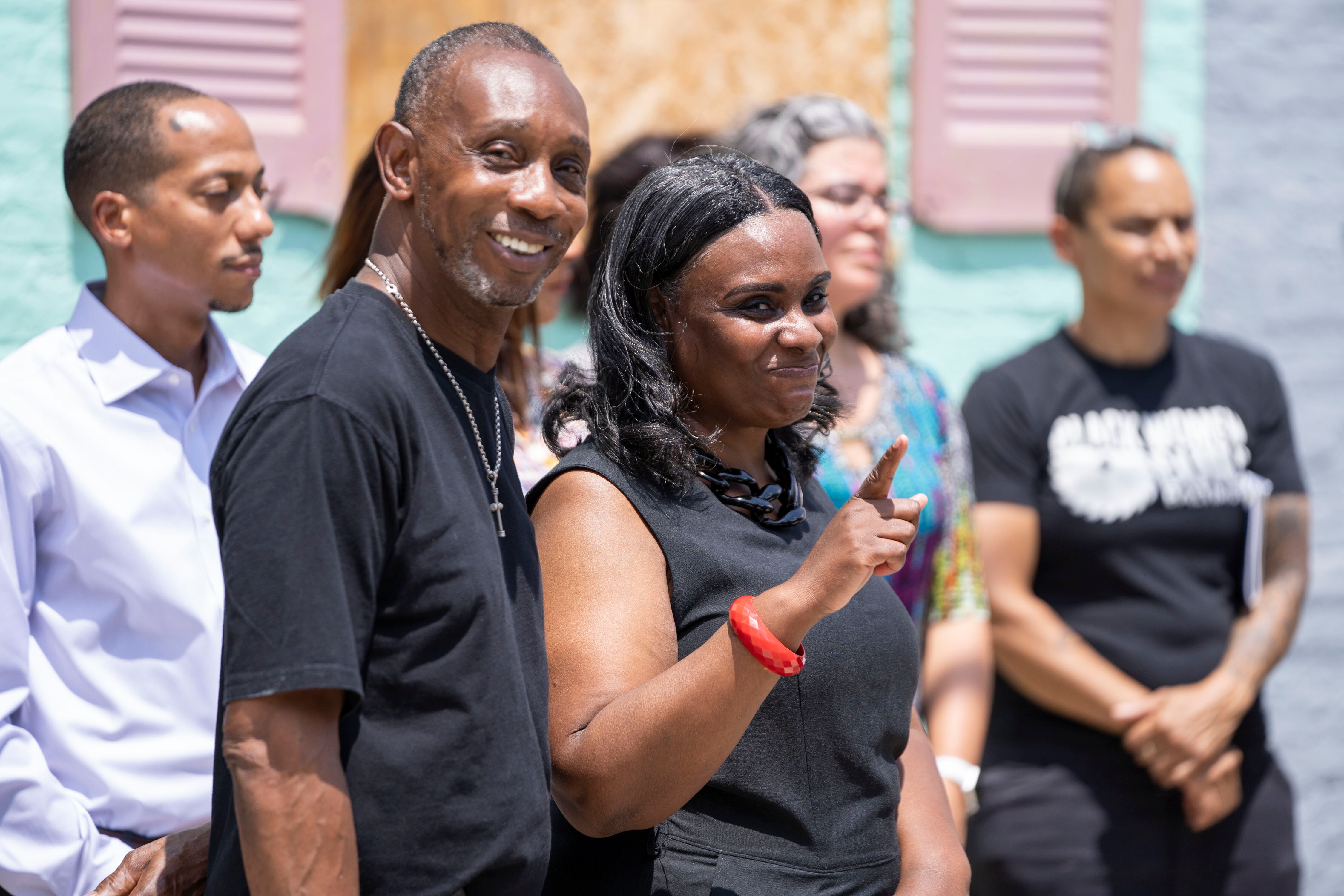 Sonia Eaddy points to her family while Mayor Brandon Scott gave his updates on the Poppleton homes.
